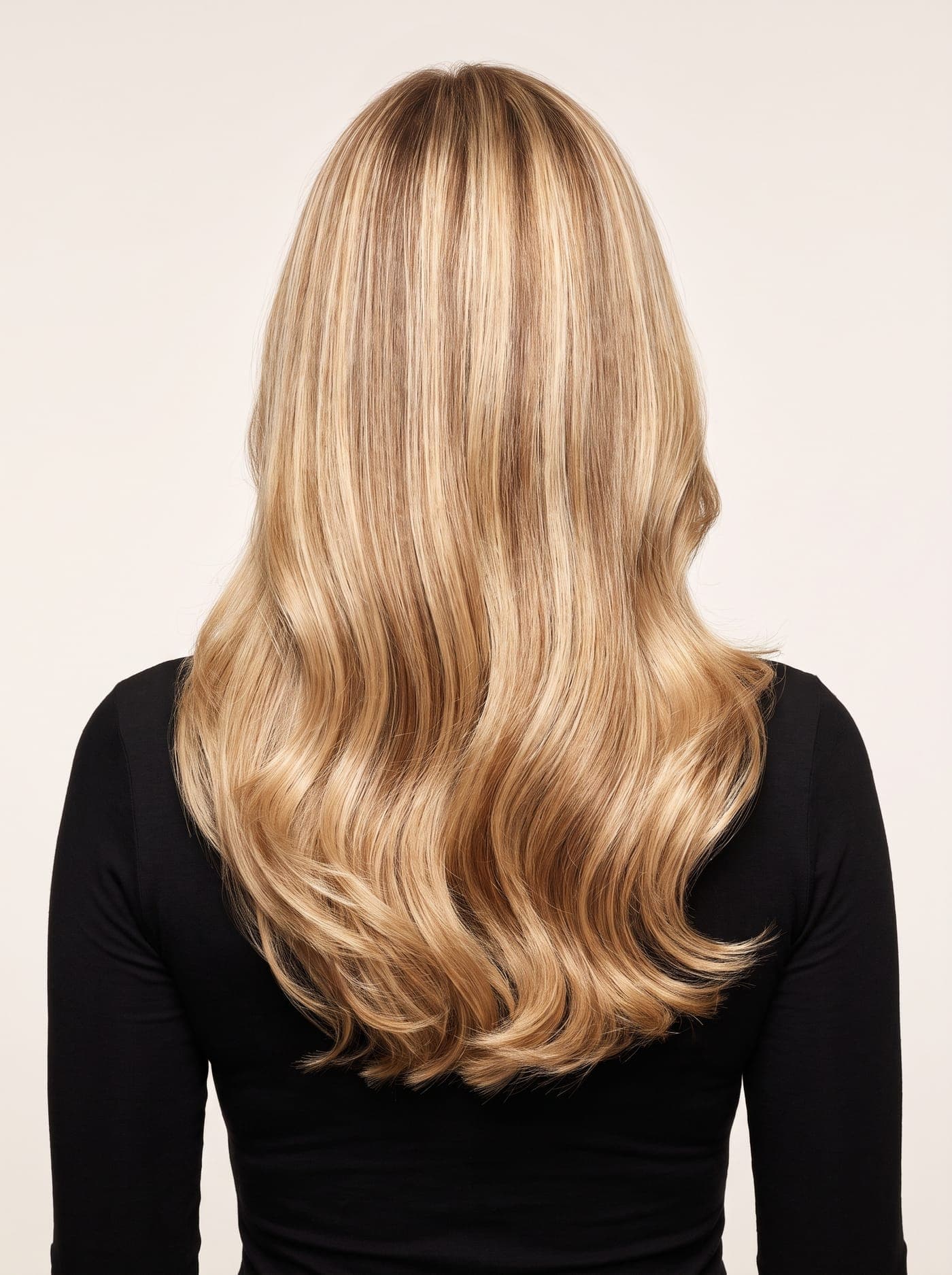 Bright, dimensional highlights finished with a glossy blow-out