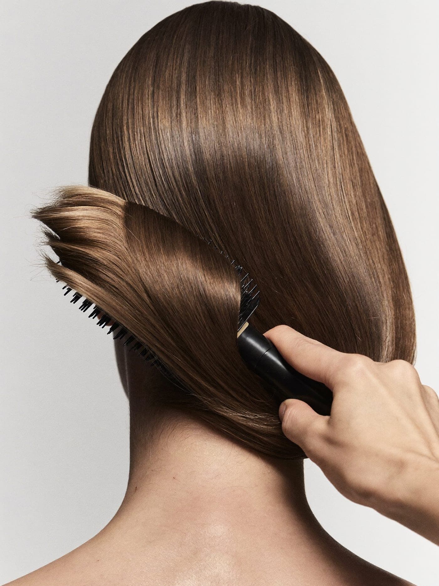 Neschenka, Stylist